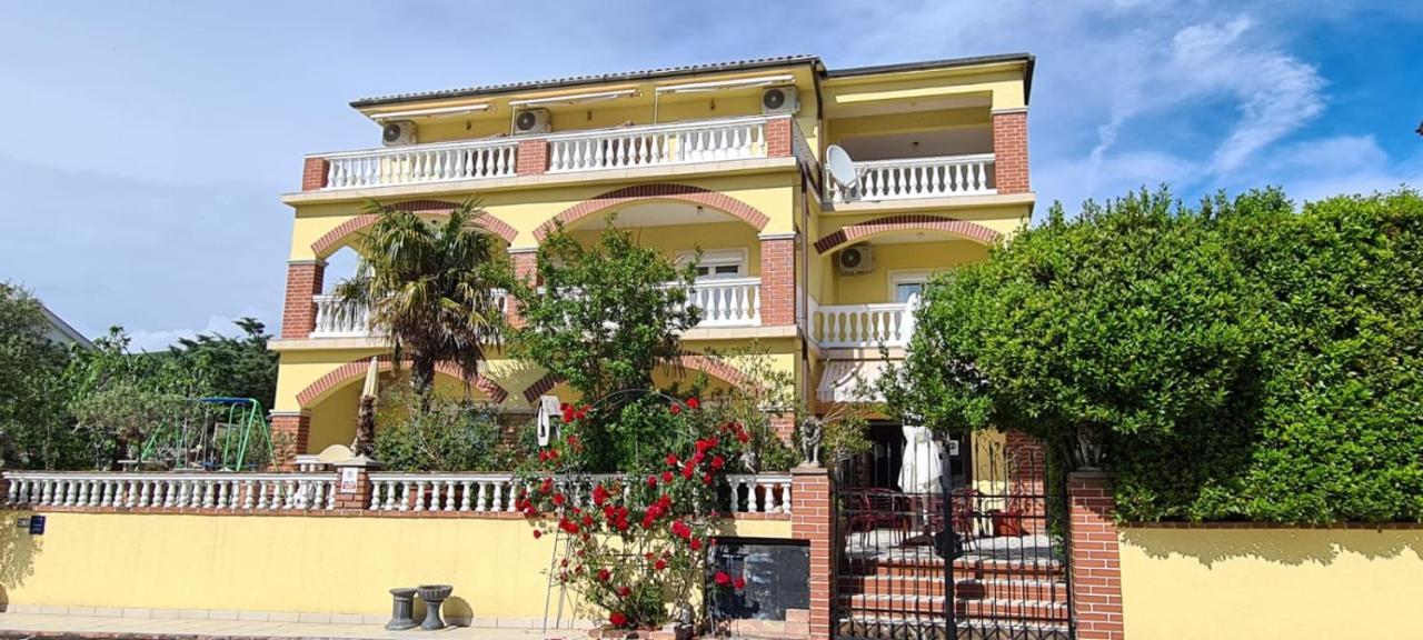 Bed & Breakfast Barbara โนวีวีโนดอลสกี ภายนอก รูปภาพ