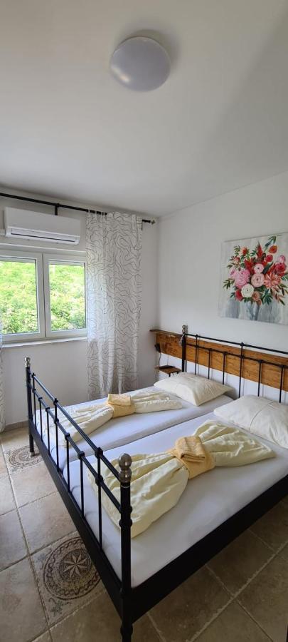 Bed & Breakfast Barbara โนวีวีโนดอลสกี ภายนอก รูปภาพ