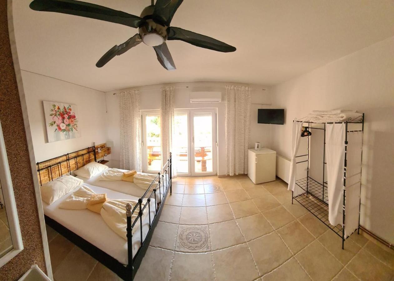 Bed & Breakfast Barbara โนวีวีโนดอลสกี ภายนอก รูปภาพ
