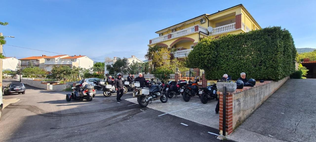 Bed & Breakfast Barbara โนวีวีโนดอลสกี ภายนอก รูปภาพ