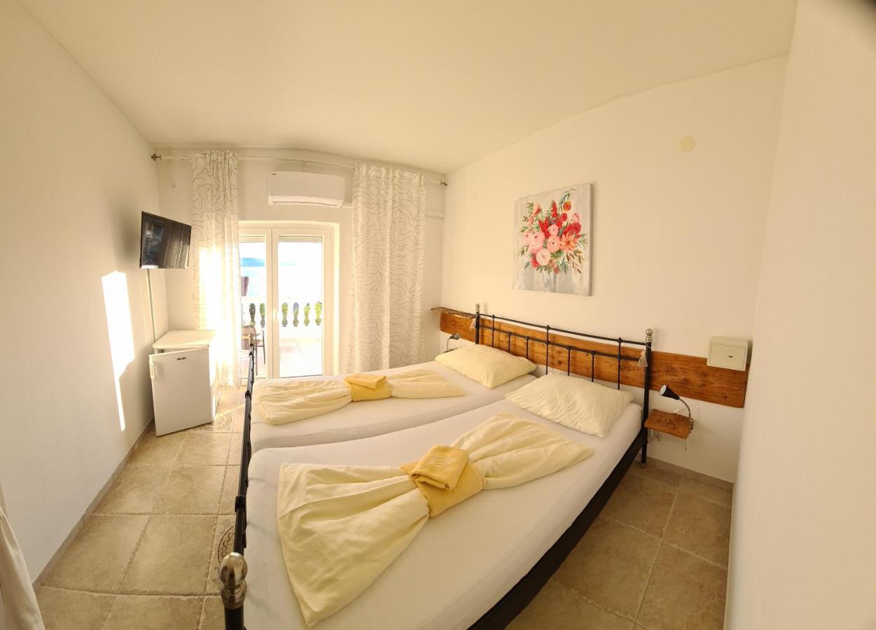 Bed & Breakfast Barbara โนวีวีโนดอลสกี ภายนอก รูปภาพ