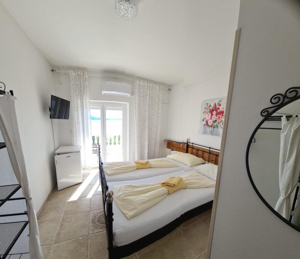 Bed & Breakfast Barbara โนวีวีโนดอลสกี ภายนอก รูปภาพ